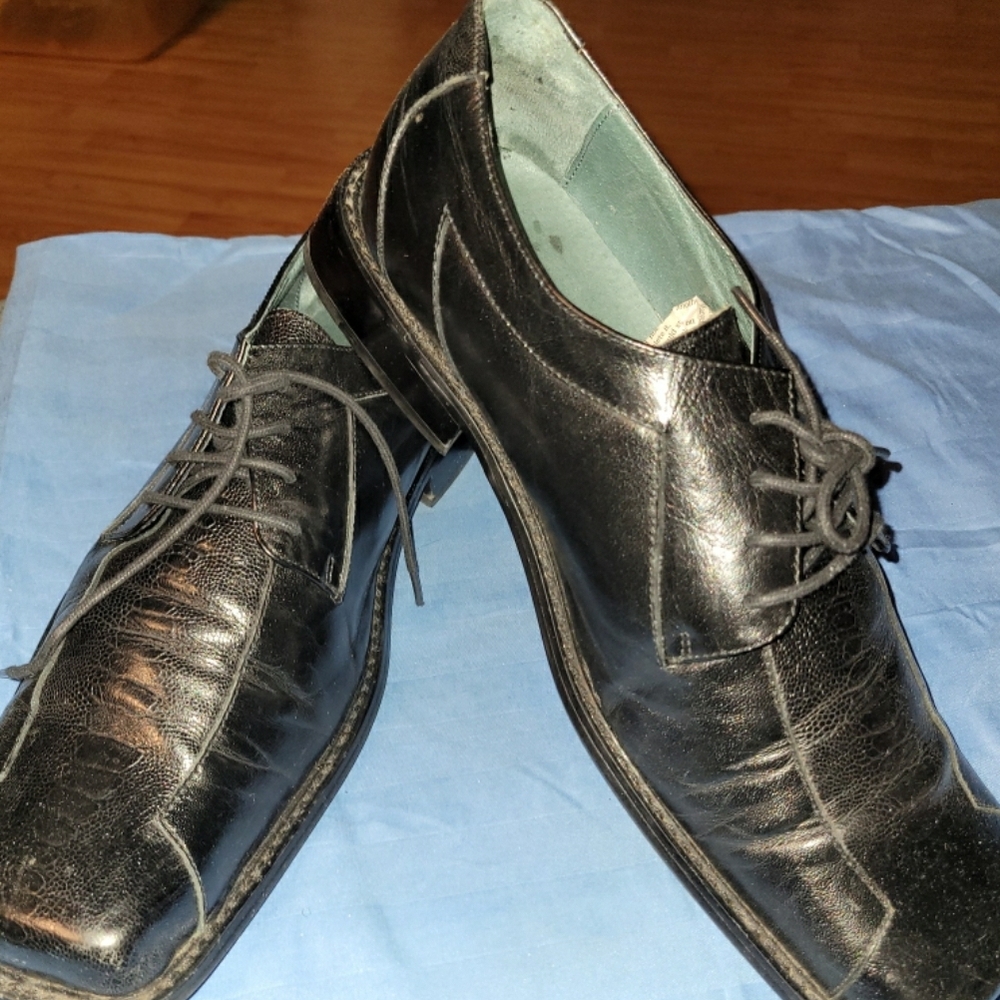 Giovanni Black Leather Oxfords